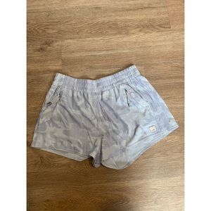 Vuori dash shorts in size medium